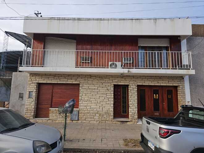 CASA calle 26 céntrica en venta